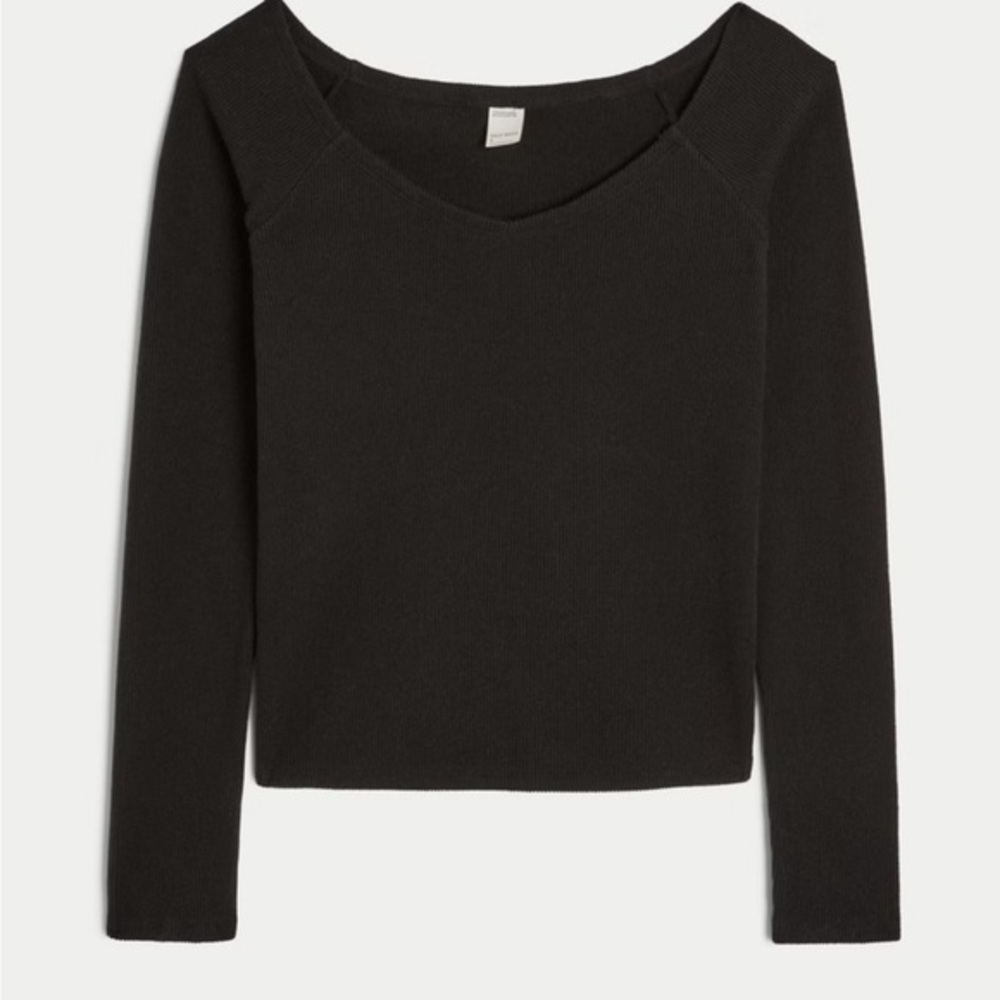 GILLY HICKS WIDE V-NECK TOP SIZE MEDIUM BLACK SOFT COZY LOUNGE SHIRT HOLLISTER